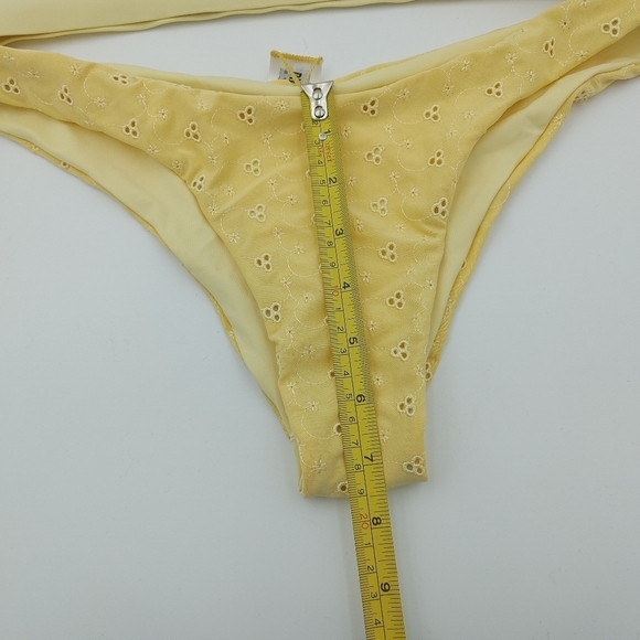 DIPPIN' Daisy's yellow eyelet bikini size M - Picture 10 of 15
